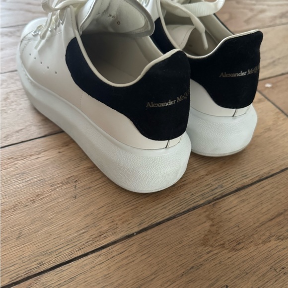 Alexander McQueen Women's Oversized Embossed Logo Colorblocked Suede Sneakers - Picture 3 of 7
